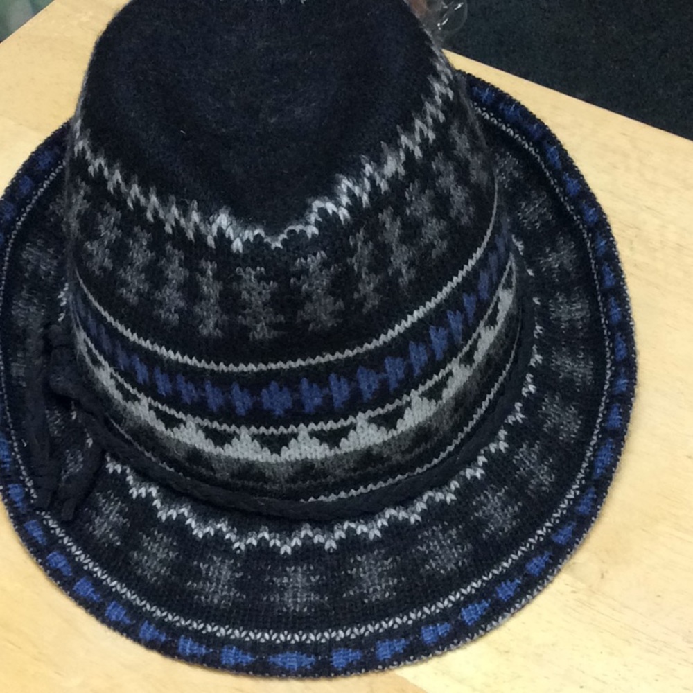 Jessica Simpson hat